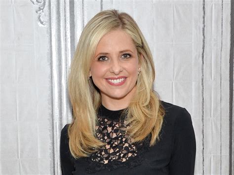 Sarah Michelle Gellar Stuns in Bikini at Age 44: See。